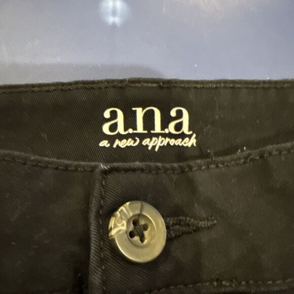 Bundle Of 4 Pairs Women’s Shorts Size 12 Assorted Brands GUC - Picture 6 of 13